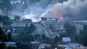 TRAGEDIA din CANADA: Bilanţul victimelor exploziei trenului cu petrol din Quebec s-a ridicat la 13 morţi. O sută de mii de litri de petrol vor ajunge în fluviul Saint-Laurent