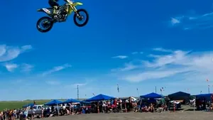 Cascadorul Alex Harvill a murit în timp ce încerca să bată recordul. Avea doar 28 de ani şi aştepta al doilea copil FOTO VIDEO