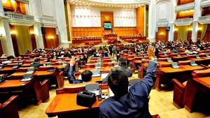 Proiectul de lege privind OUG 50 a fost adoptat. Ordonanţa nu se aplică contractelor în derulare