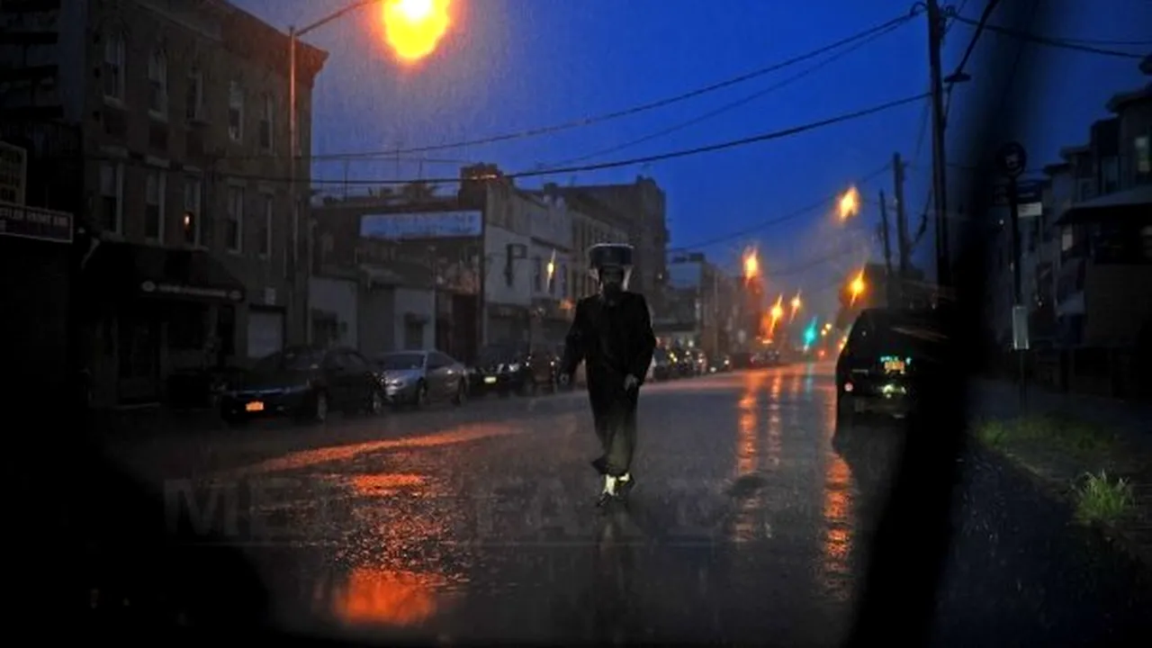 New York-ul este afectat de ploile torenţiale provocate de uraganul Irene. Peste 50.000 de persoane au rămas fără curent electric - VIDEO