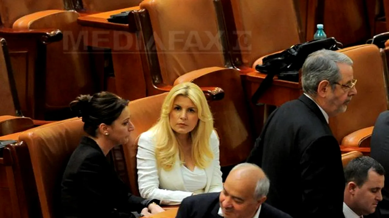 Udrea: Nu am ameninţat-o pe Plăcintă. Ponta e un trist politruc care se dedă la intoxicări grosolane