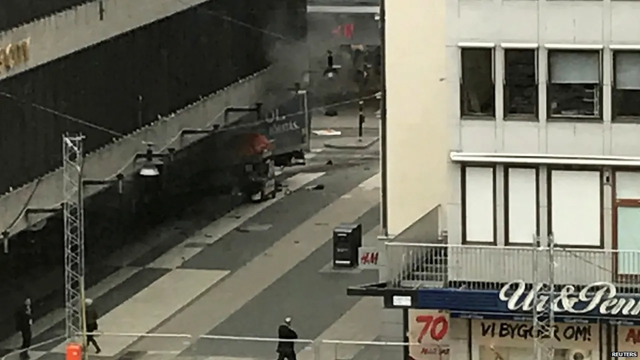 Autorul atacului cu camionul din Stockholm era căutat de poliţia suedeză pentru a fi deportat