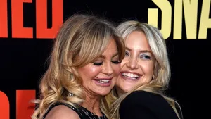 Revista People: Actriţa Goldie Hawn, Kate Hudson şi fiica acesteia sunt cei mai frumoşi oameni din lume