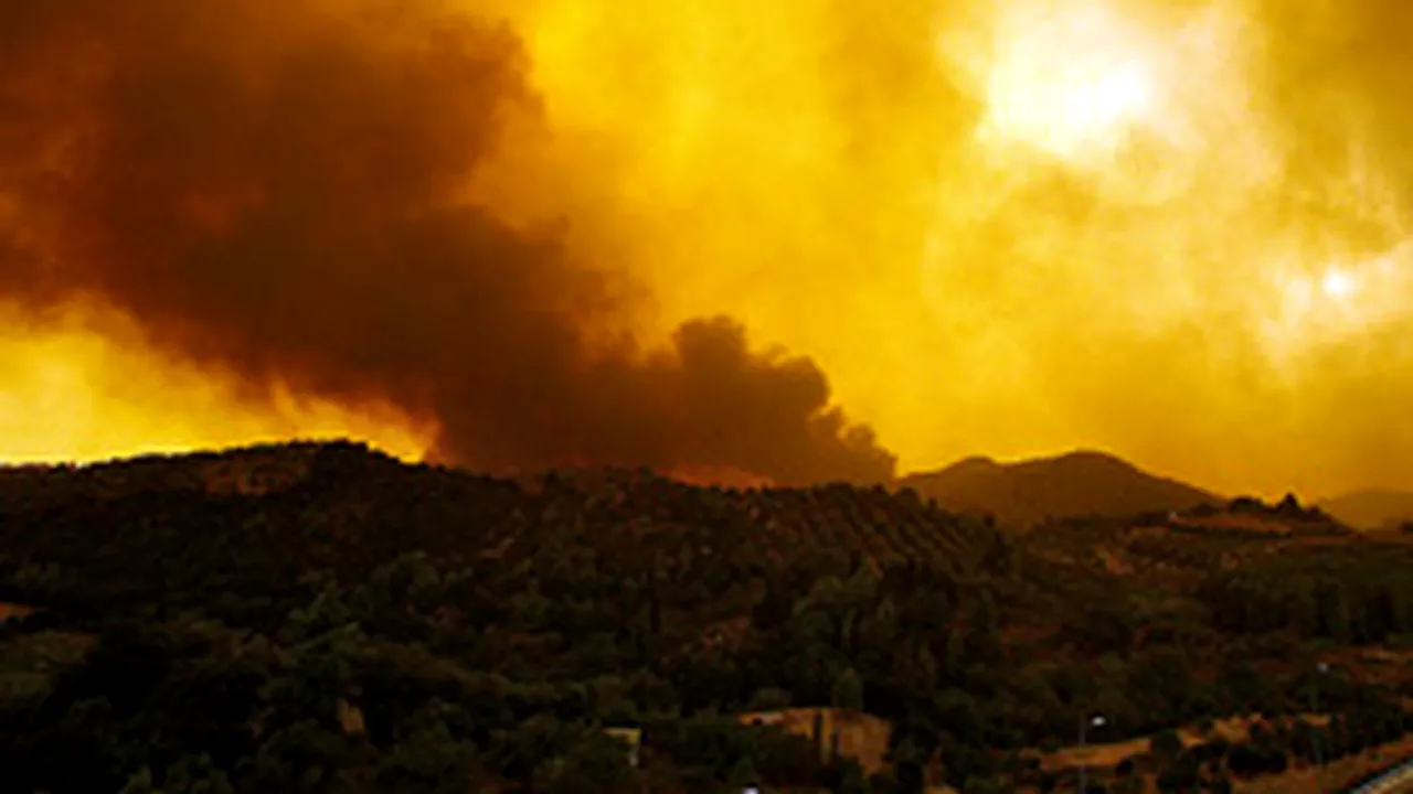 Zeci de localităţi din Grecia, evacuate din cauza incendiilor