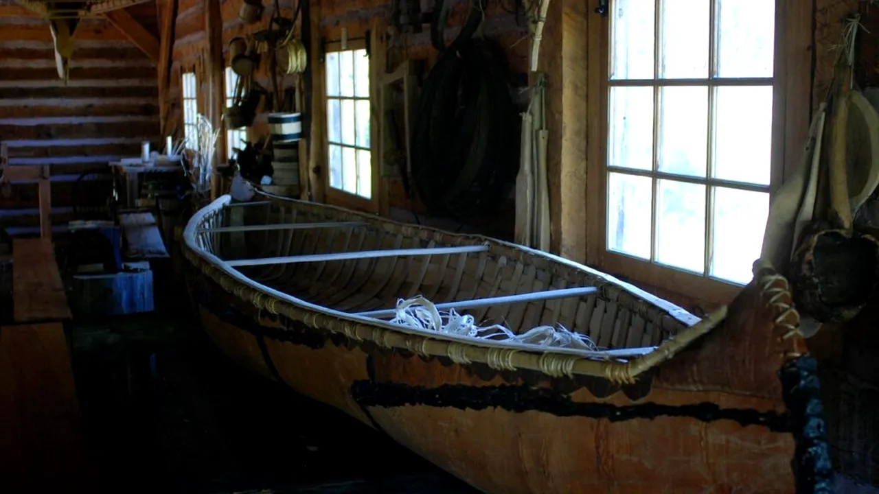 Arheologii au descoperit 16 canoe antice într-o „parcare” preistorică de pe malul unui lac