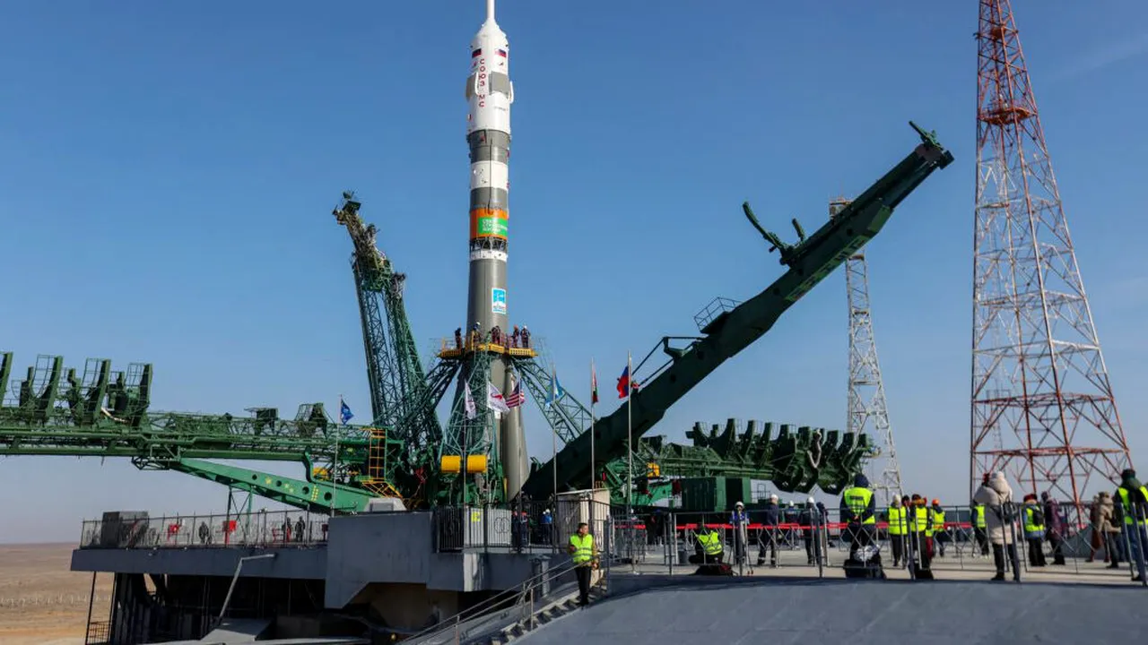 Un satelit biologic cu șoareci, muște și microorganisme la bord va fi lansat de Rusia