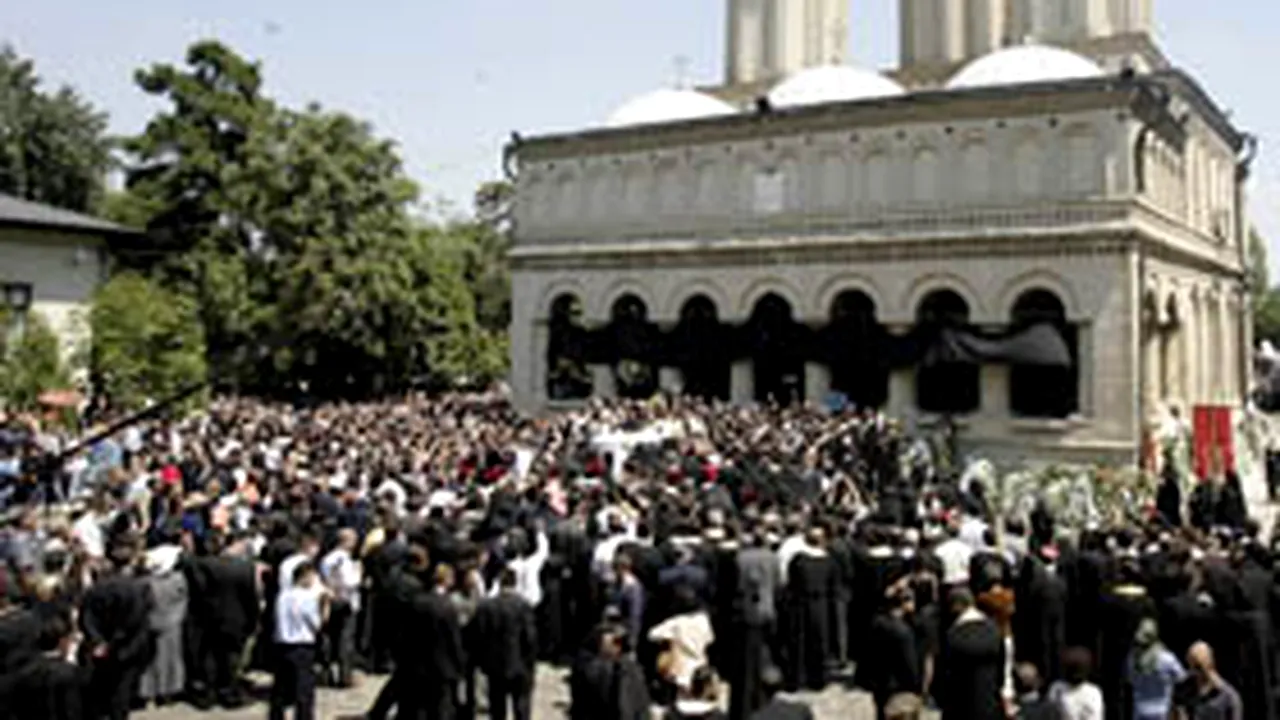 Aproximativ opt mii de persoane, la funeraliile Patriarhului Teoctist