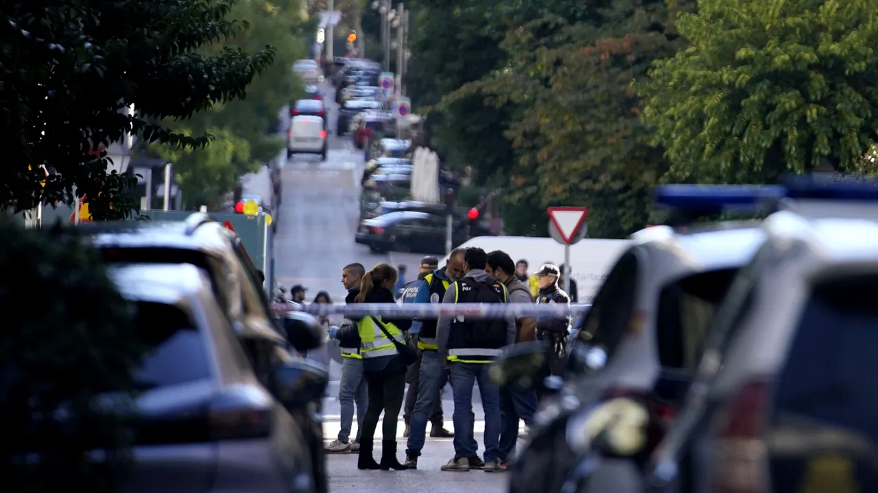 Trei persoane reţinute în cazul politicianului catalan împuşcat în faţă, la Madrid