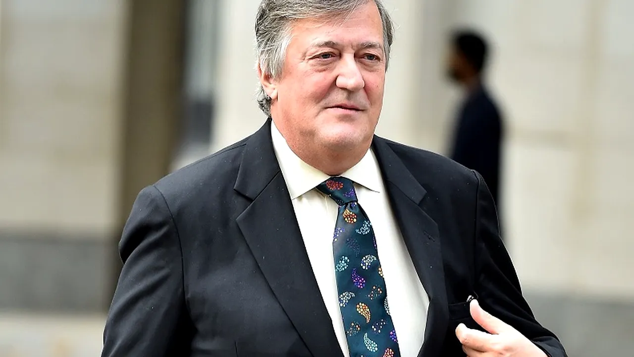 Actorul Stephen Fry, diagnosticat cu cancer, a fost supus unei intervenţii chirurgicale