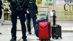 Un individ înarmat cu un cuţit a atacat mai multe persoane, în oraşul Frankfurt. Trei persoane sunt în stare gravă