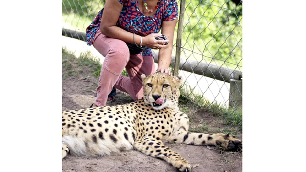 IMAGINI ŞOCANTE: O femeie, la un pas de moarte într-o rezervaţie din Africa de Sud - FOTO