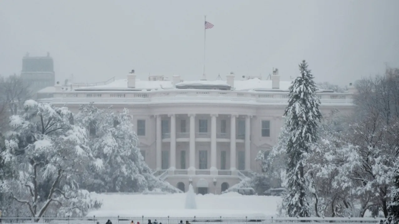 O bătaie cu bulgări de zăpadă a atras mii de locuitori din Washington - VIDEO