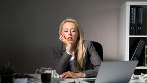 Studiu: 2 din 3 români sunt dispuşi să o ia de la zero în carieră