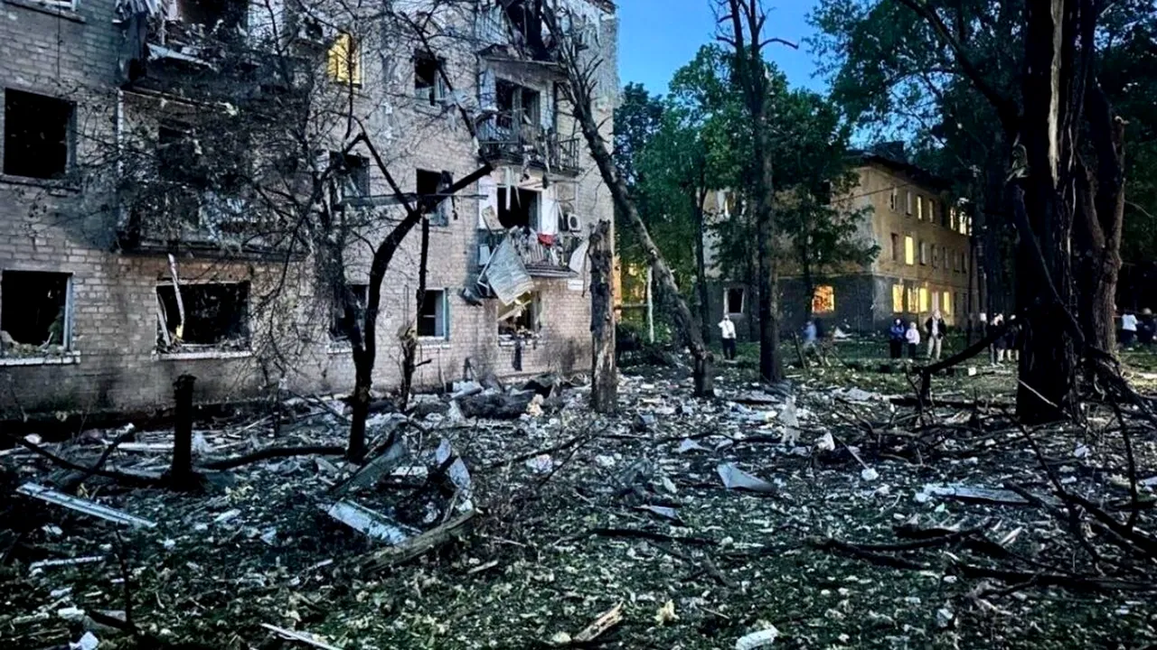 Rusia lansează unul dintre cele mai mari atacuri aeriene asupra Ucrainei. Peste 500 de drone și zeci de rachete au vizat opt regiuni