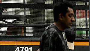 Poliţia din Milano controlează mijloacele de transport în căutare de imigranţi ilegali