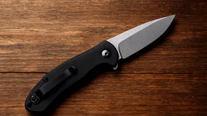 Anchetă la un liceu de elită din Galați, după ce o profesoară ar fi amenințat elevii cu un briceag: Vă tai degetele dacă nu sunteți cuminți / Dascălul: A fost o glumă