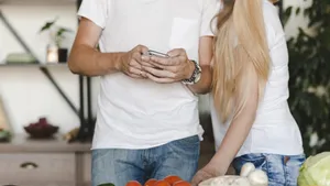 Cuplurile care locuiesc împreună împart până la 30% din bacteriile intestinale