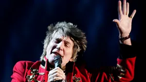 Rod Stewart are nevoie de tuburi cu oxigen în timpul concertelor