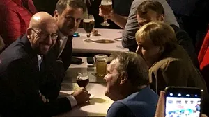 Liderii europeni au ieşit la o bere, într-un bar din Bruxelles. Răspunsul franc dat de Angela Merkel când a fost întrebată despre Brexit: Hai să nu...