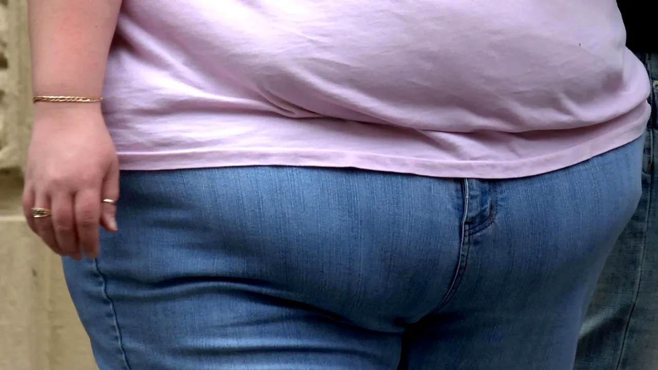 Ţara Galilor: Părinţii unei fete care a murit din cauza obezităţii, acuzaţi de omor prin neglijenţă 