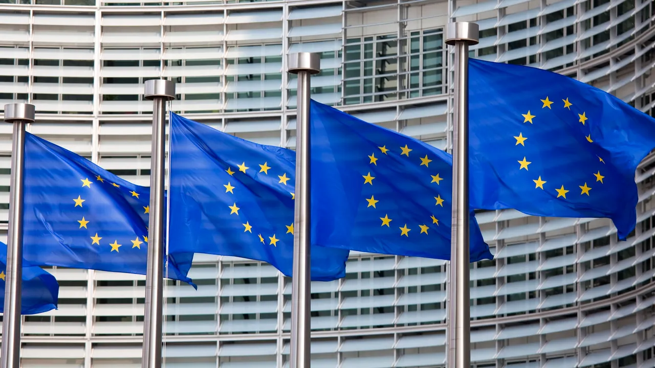 Surse EUObserver: Comisia Europeană nu exclude posibilitatea lansării procedurii de sancţionare a României, la fel ca în cazul Poloniei. Scrisoarea trimisă de CE, privind situaţia justiţiei, un 