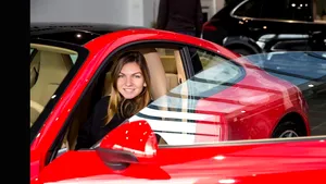 Ce maşină a primit Ion Ţiriac de la Simona Halep pentru colecţia lui. Are chiar şi un autograf | FOTO
