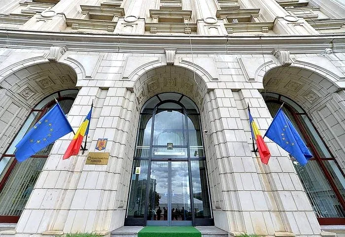 România a depășit pragul de 60% din PIB la datoria publică. Cristian Socol: În ultimul an, datoria a crescut cu aproape 5.000 de lei pe secundă