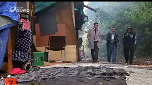 VIDEO Reportaj din centrul Bruxellesului cu români care trăiesc în condiţii de sărăcie într-o tabără improvizată