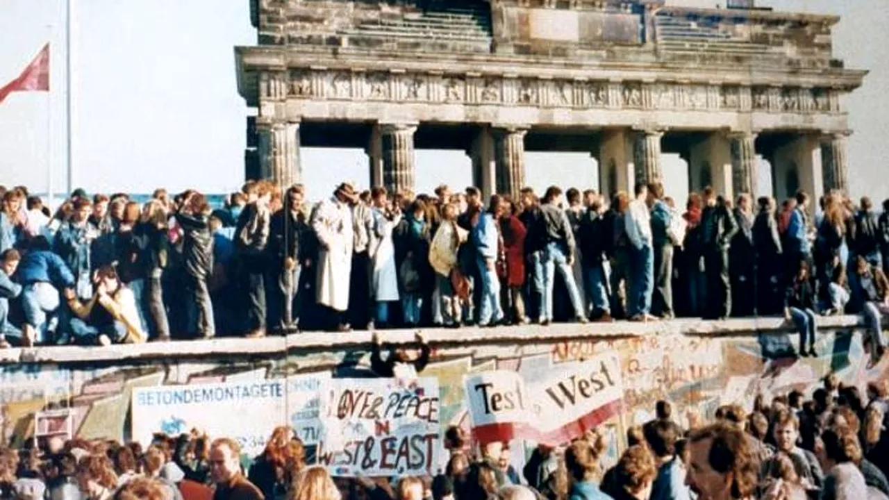 #revolutions. 30 de ani de la căderea Zidului Berlinului: De la Zidul Ruşinii, la bucuria libertăţii