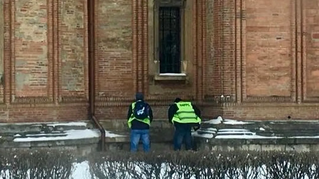 Viceprimarul Capitalei: Cei care au urinat pe biserică, ultima speţă umană. Coarnă trebuia să închirieze toalete