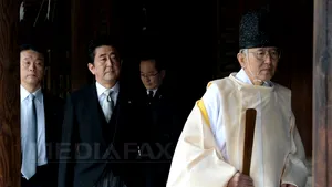Premierul japonez, Shinzo Abe, s-a rugat la un sanctuar contestat vehement de China şi Coreea de Sud. REACŢIA Chinei, a Coreei de Sud şi a SUA - FOTO