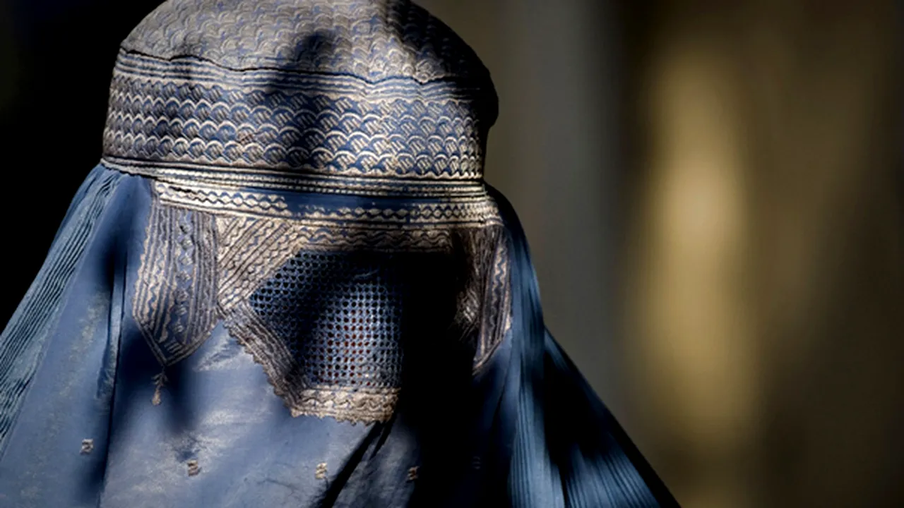 Belgia ar putea să fie prima ţară europeană care va interzice purtarea vălului islamic integral
