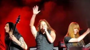 Drapelul României, pe coperta noului album al formaţiei rock Manowar