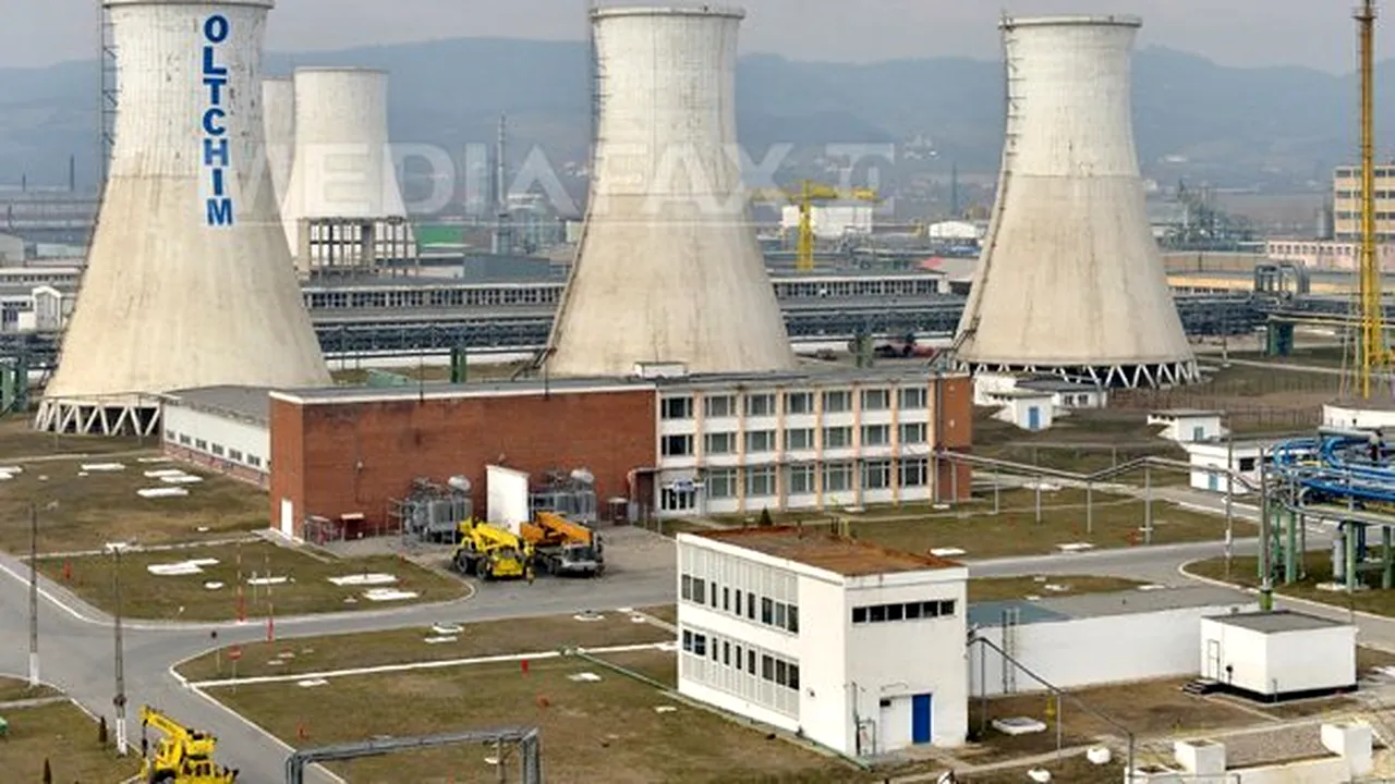 Peste o mie de angajaţi ai Oltchim protestează faţă de restanţele salariale şi de disponibilizări