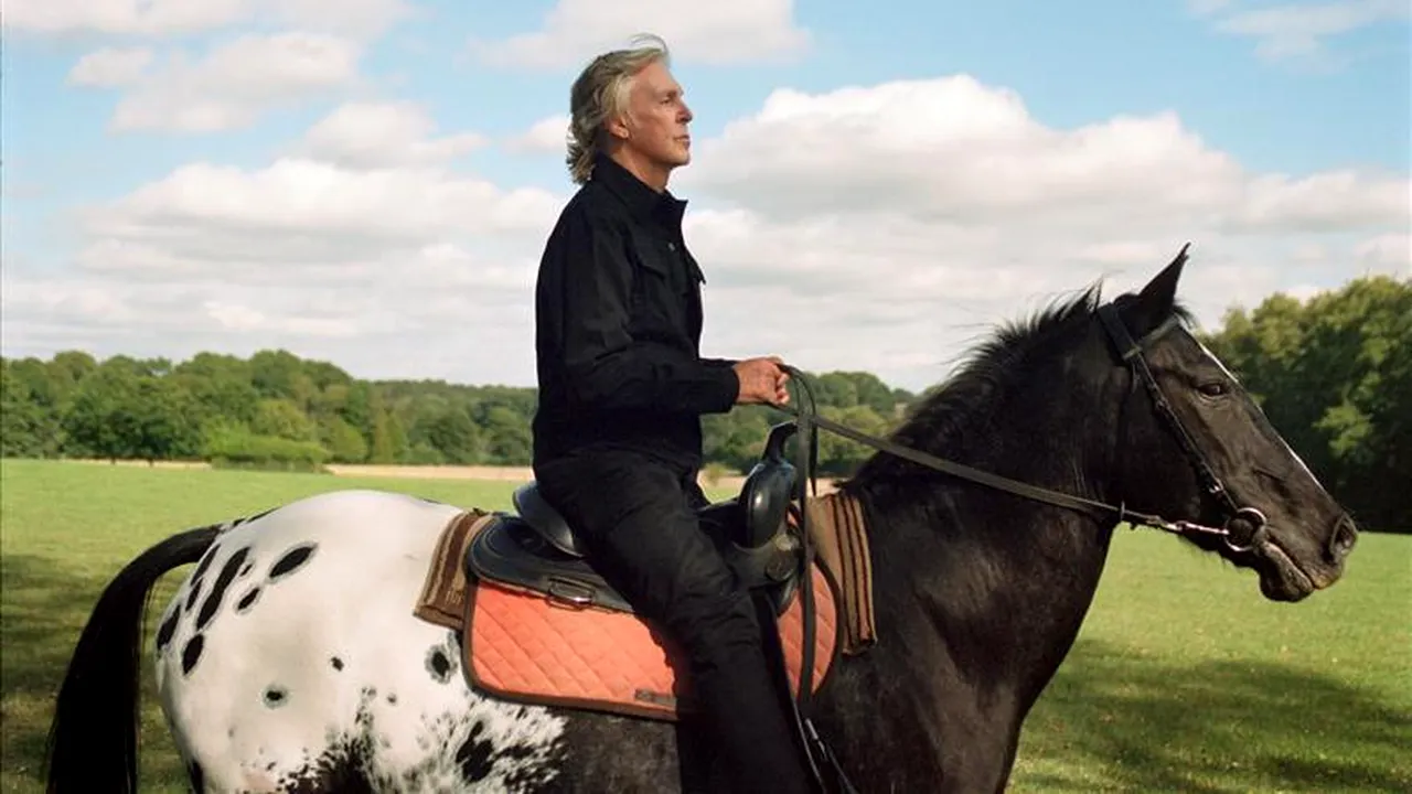 Paul McCartney întoarce banii cu lopata. Starul a devenit primul muzician britanic miliardar