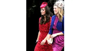 Kate Middleton poartă hainele mamei sale? Soţia Prinţului William şi Carole Middleton, îmbrăcate la fel - FOTO