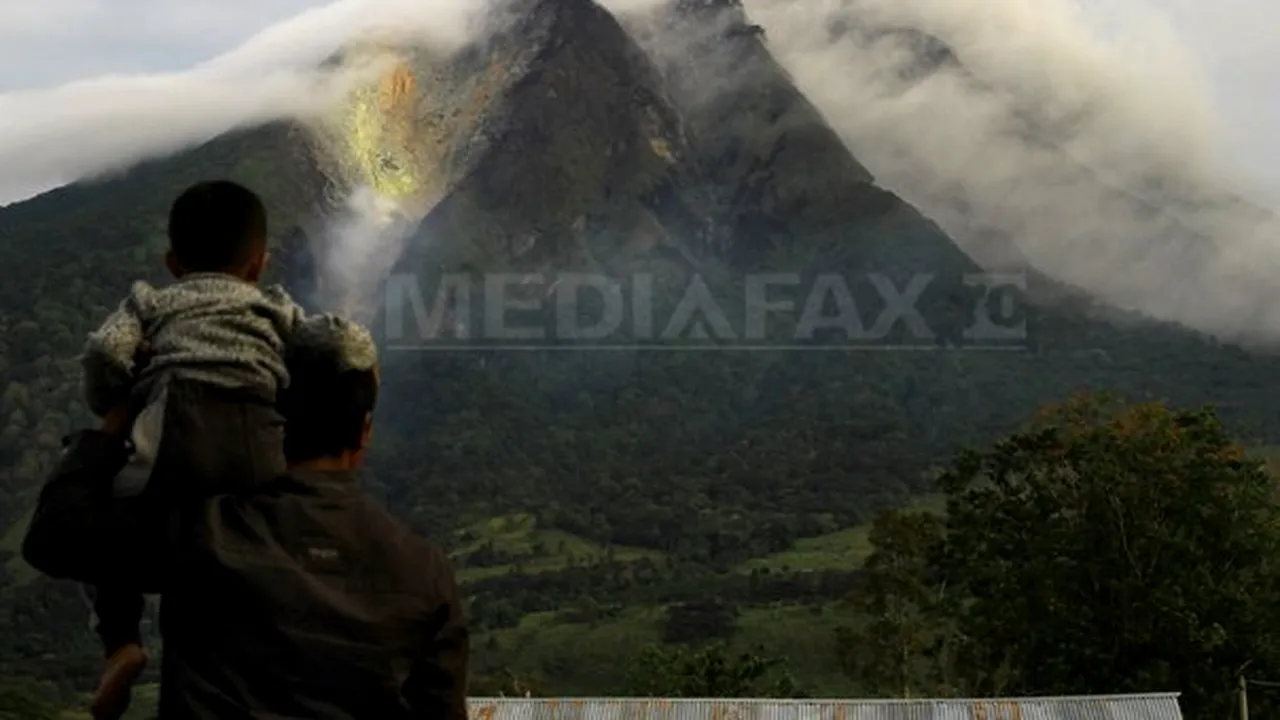 Cel puţin 12.000 de persoane evacuate în urma erupţiei vulcanului Sinabung din Sumatra