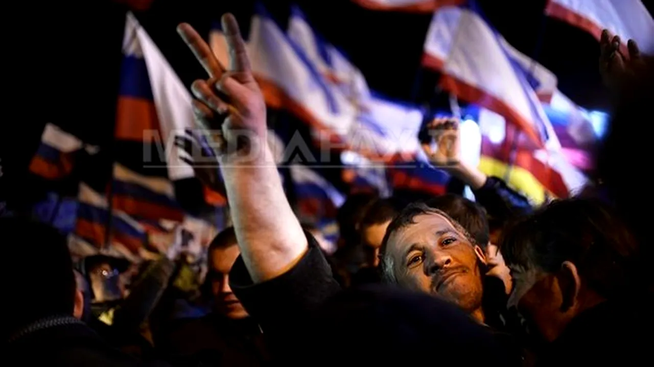 Mii de persoane sărbătoresc la Simferopol şi Sevastopol alipirea Crimeei la Rusia. Liderul separatist al Crimeei: 