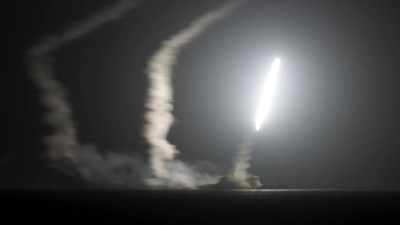 O rachetă lansată de insurgenţi din Yemen a căzut lângă aeroportul din capitala Arabiei Saudite