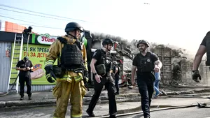 Atacurile din Ucraina continuă în ciuda întâlnirilor oficiale dintre lideri: zeci de morți și răniți, încă de la summitul Putin – Trump