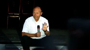 Întrebat despre dorinţa lui Geoană de a deveni premier, Băsescu a râs