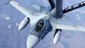 GALERIE FOTO Avioanele F-16 ale Forţelor Aeriene Române, prima realimentare în zbor deasupra teritoriului ţării