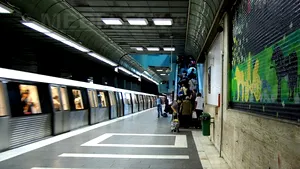 Cutie suspectă, găsită la staţia de metrou Gara de Nord. Circulaţia trenurilor pe ambele sensuri, reluată după ce poliţiştii au inspectat conţinutul