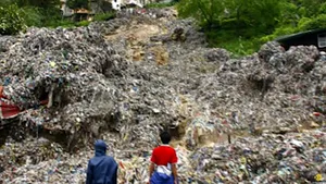 Patru muncitori au murit în Filipine, în urma unei avalanșe de gunoi. Alți zeci au fost dați dispăruți