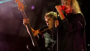 Bătrân la spital, după ce a căzut pe scările din faţa blocului, grăbit să ajungă la un concert Iris