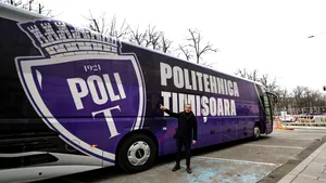 A venit Moș Crăciun pentru Poli Timișoara: un autocar modern