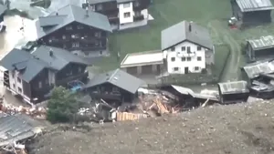 Elveția: Catastrofele se țin lanț, valea în care s-a prăbușit ghețarul ar putea fi inundată