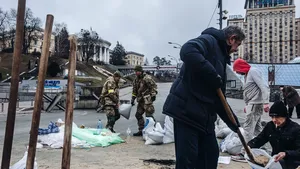 Pregătiri de război la Odesa: localnicii s-au moblizat şi încarcă saci cu nisip