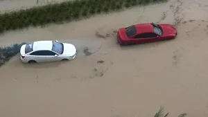 Record de precipitaţii în Emiratele Arabe Unite. Inundaţiile au făcut pagube uriaşe, un om a murit