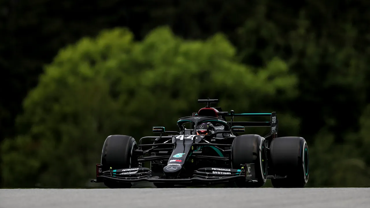 Lewis Hamilton, singurul pilot de culoare din Formula 1, s-a alăturat mişcării Black Lives Matter. 